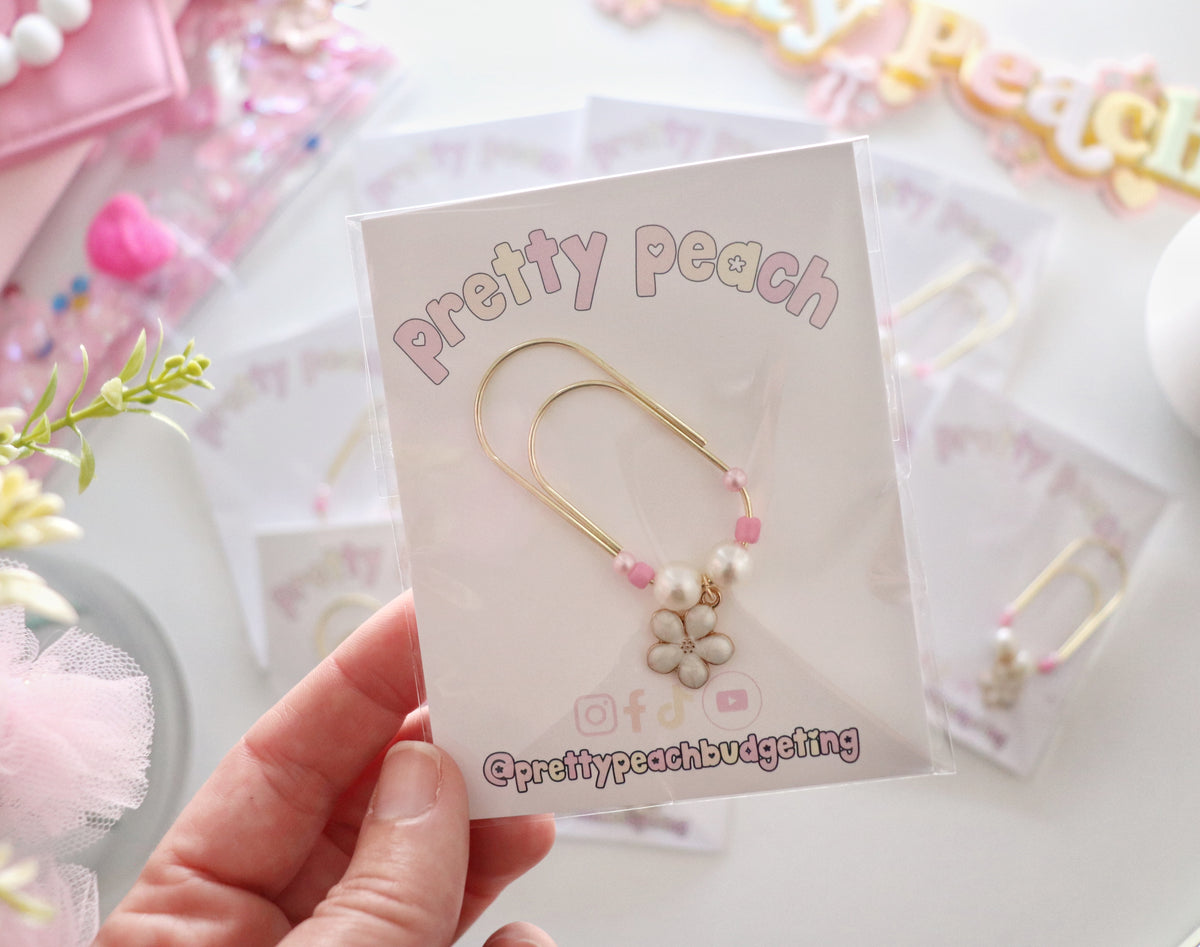 PAPERCLIP CHARM - WHITE FLOWER