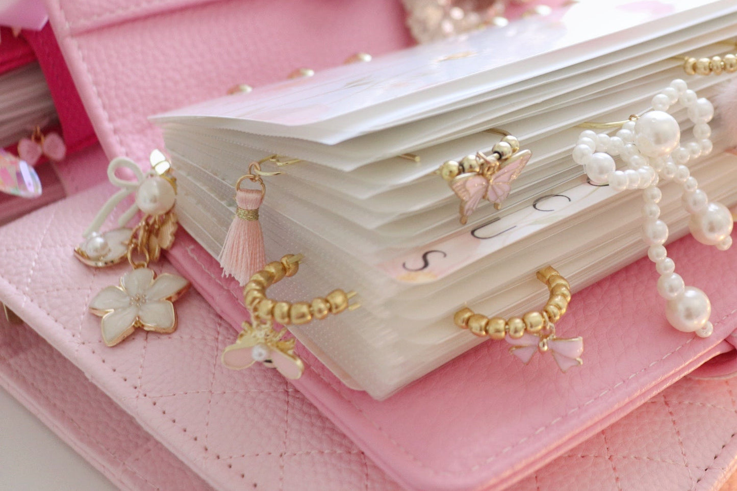 MINI PAPER CLIP CHARM - TASSELLS