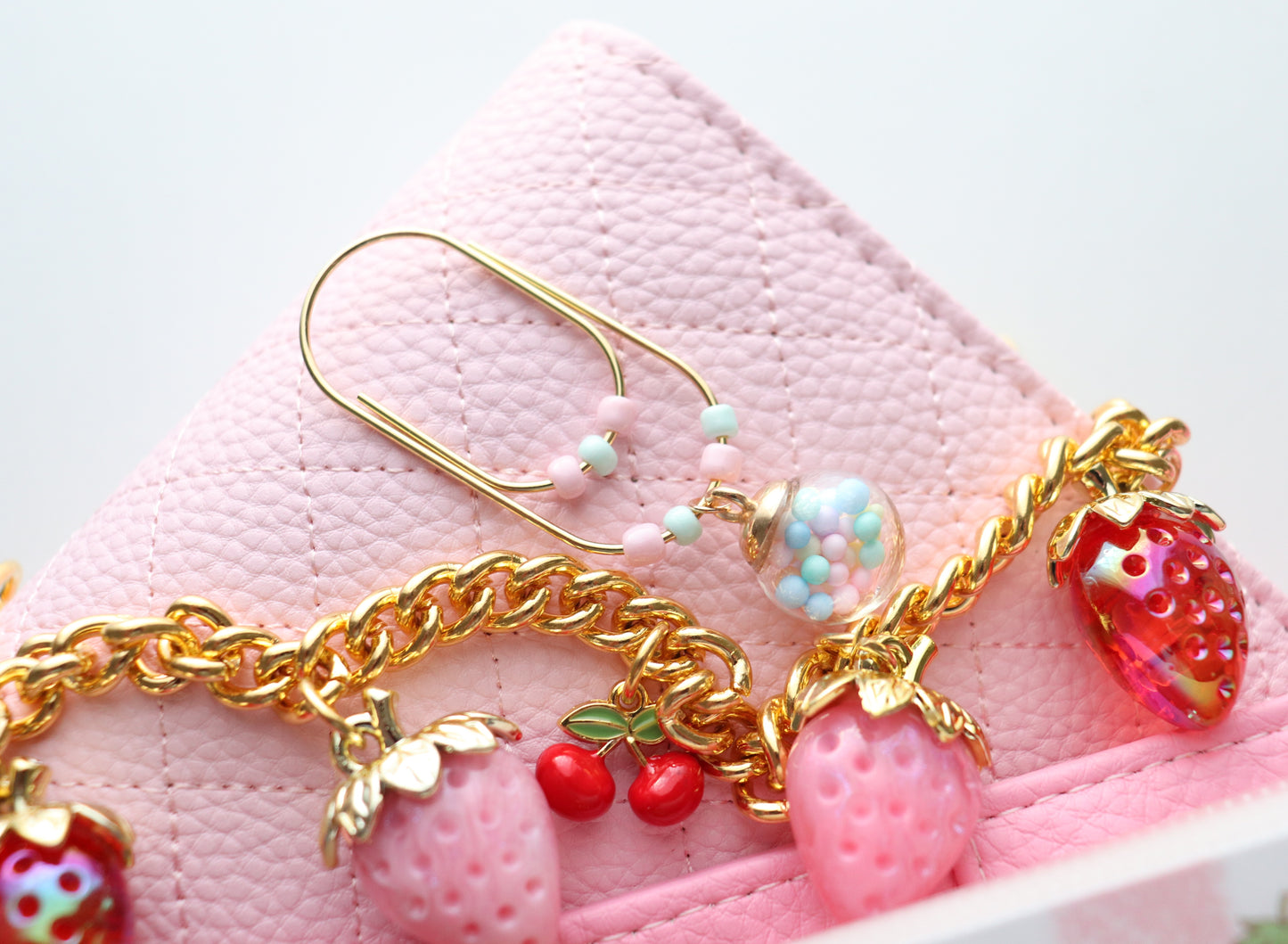 BINDER CHARM