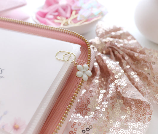 MINI PAPER CLIP CHARM - WHITE FLOWER