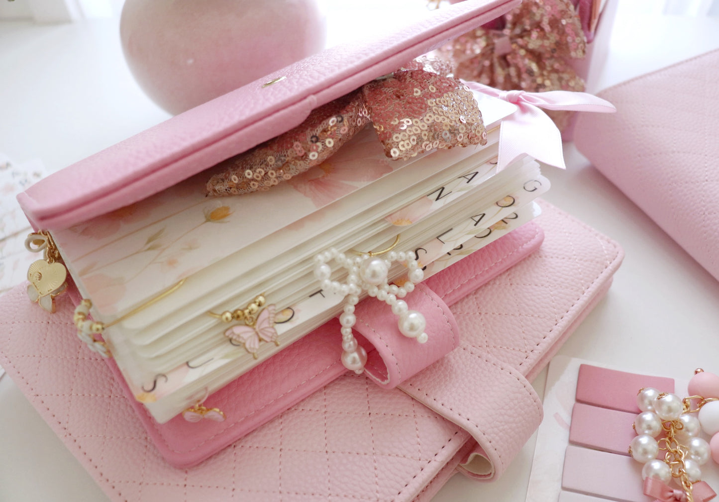 PAPERCLIP CHARM - PEARL BOW