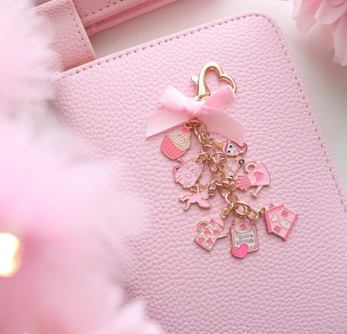 BINDER KEYCHAIN - CHARM HEAVEN