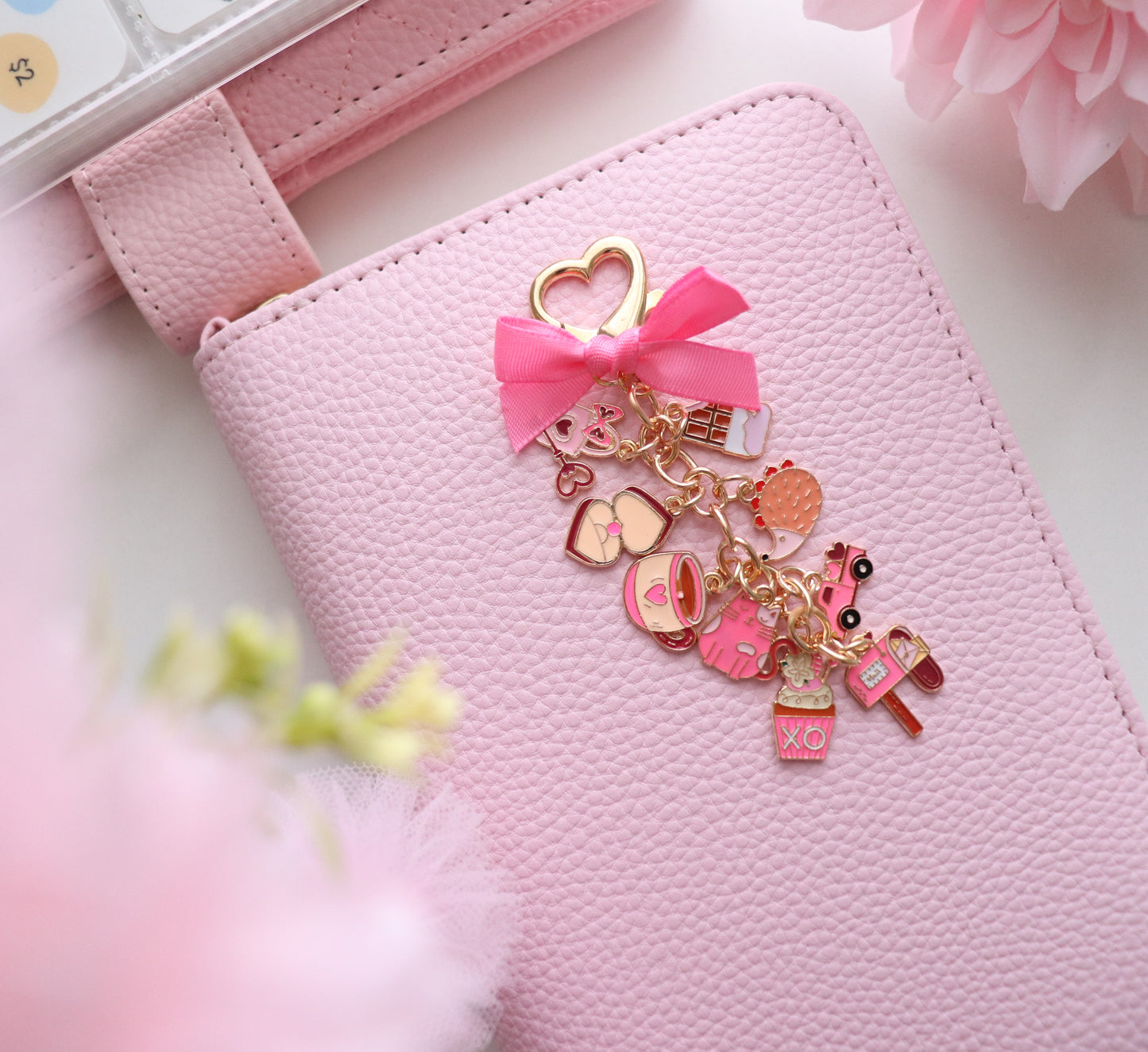BINDER KEYCHAIN - CHARM HEAVEN