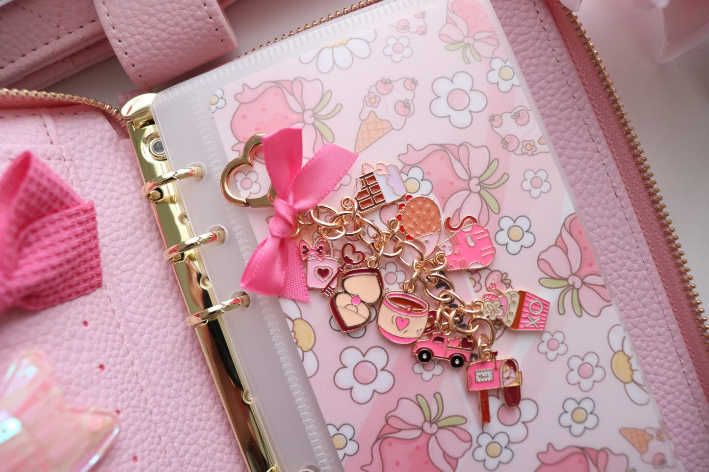 BINDER KEYCHAIN - CHARM HEAVEN