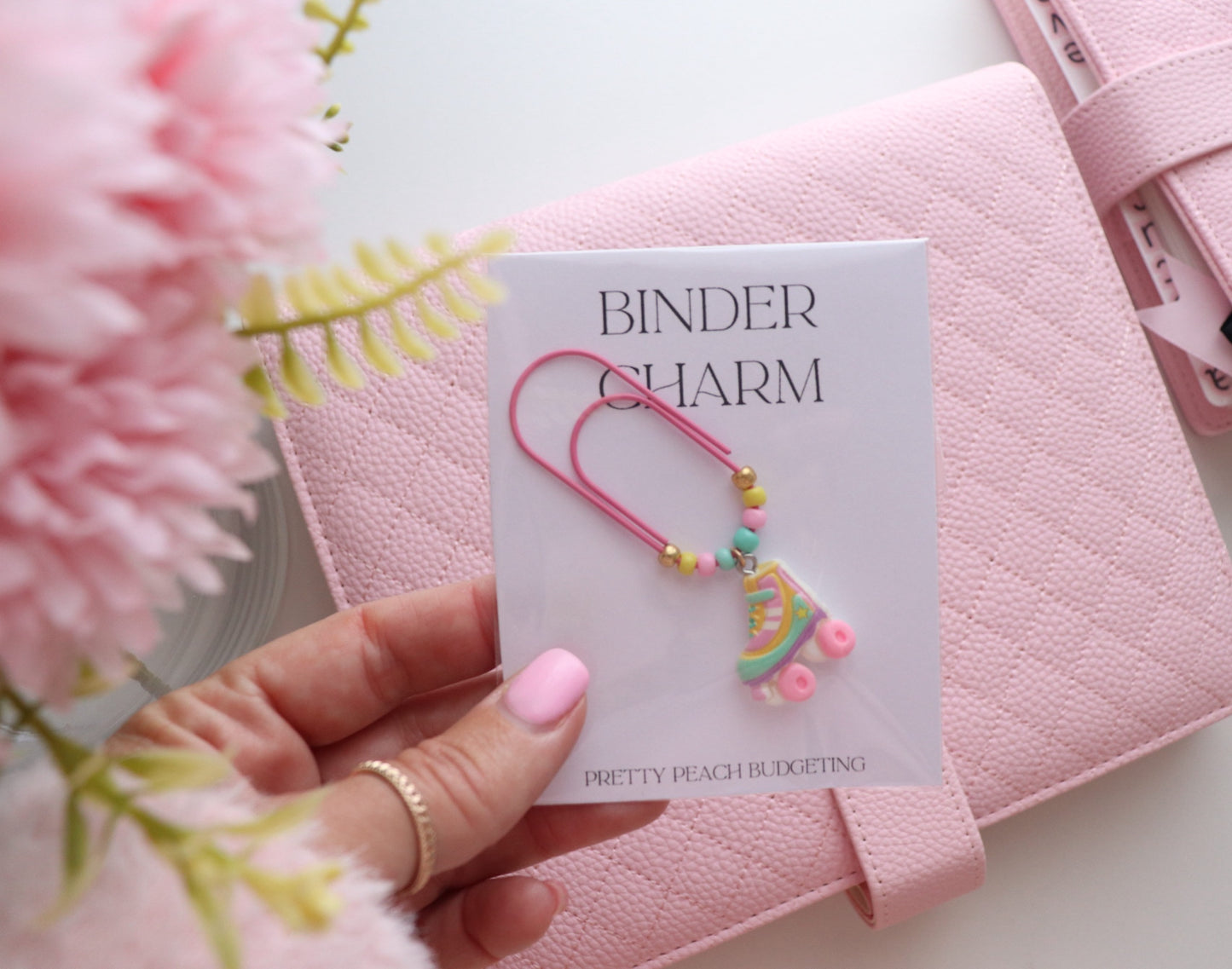 PAPERCLIP CHARM - ROLLERSKATES