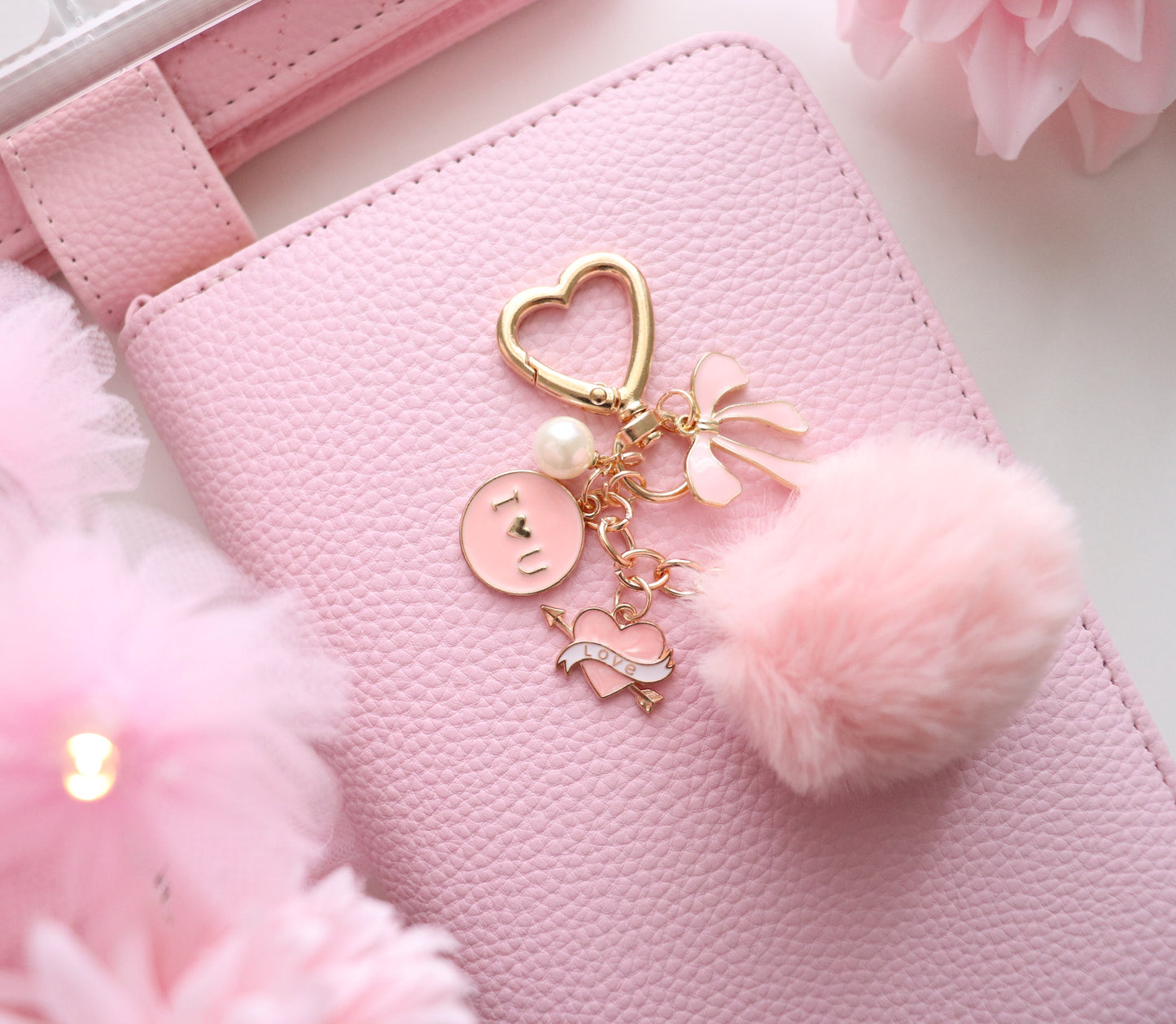 BINDER KEYCHAIN - POM POM LOVE