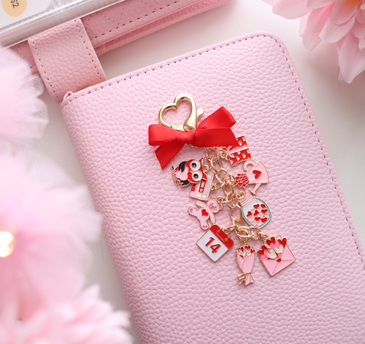 BINDER KEYCHAIN - CHARM HEAVEN