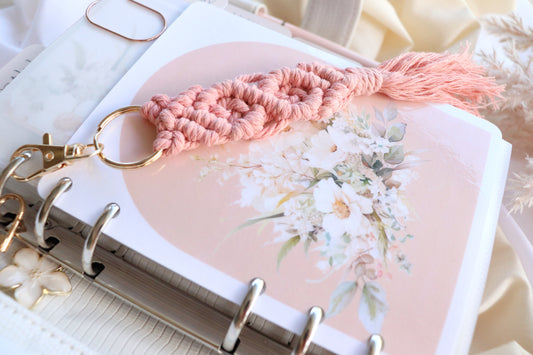 BINDER KEYCHAINS MACRAME